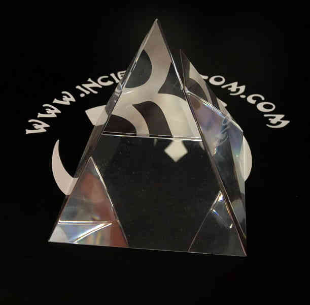 Pirámide de Cristal 9.5 cm Aprox
